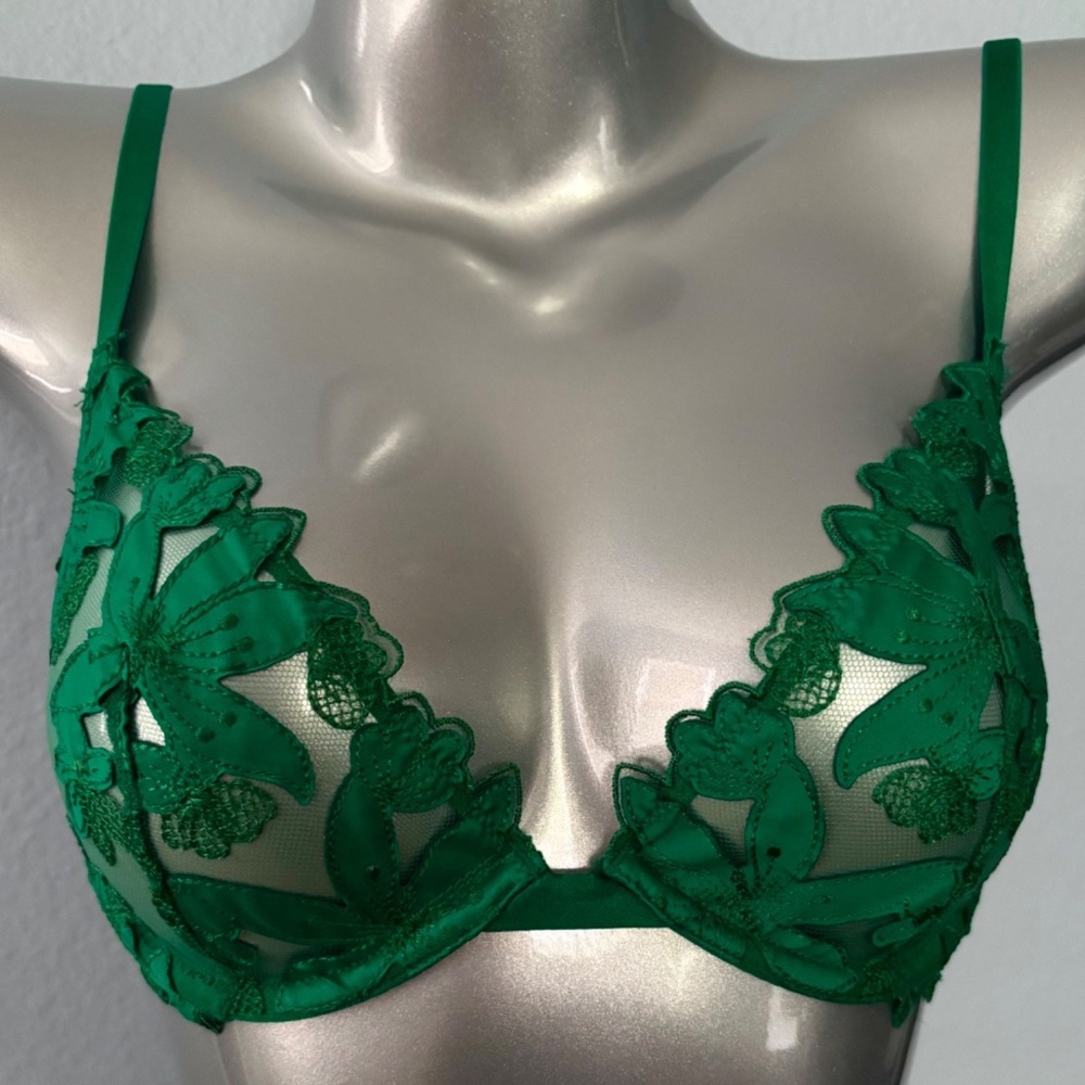 Victoria's Secret Low Cut Demi Bra Nwt Very Sexy Green Appliqué Underwire